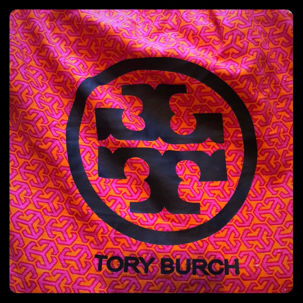 Tory Burch / Black leather w gold chain bag